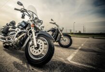 Czy można jeździć motorem 50 bez prawa jazdy 2023?