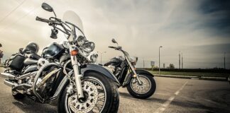 Czy można jeździć motorem 50 bez prawa jazdy 2023?